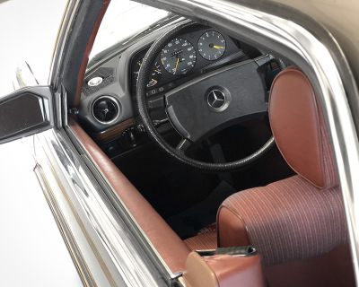 Classic-Motique-Oldtimer-Daimler-Benz-230-CE-W123-Baujahr-1983.jpg